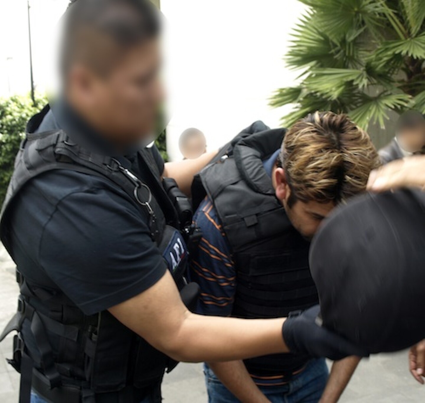 El GDF y el Edomex trabajaron en el desmantelamiento de 'la Mano con Ojos'. Foto: Notimex