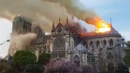 Se incendia Catedral de Notre Dame en París