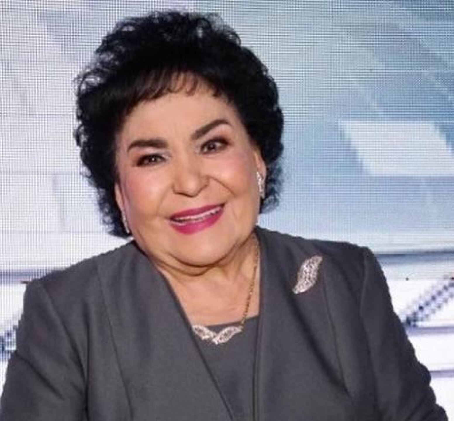 Carmen Salinas ya empieza a dejar el respirador.