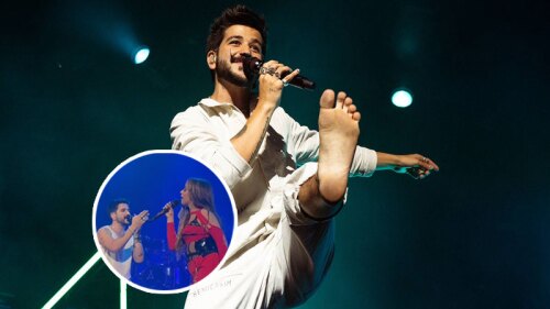 Camilo deja ver cómo le quedan los pies después de dar un concierto descalzo
