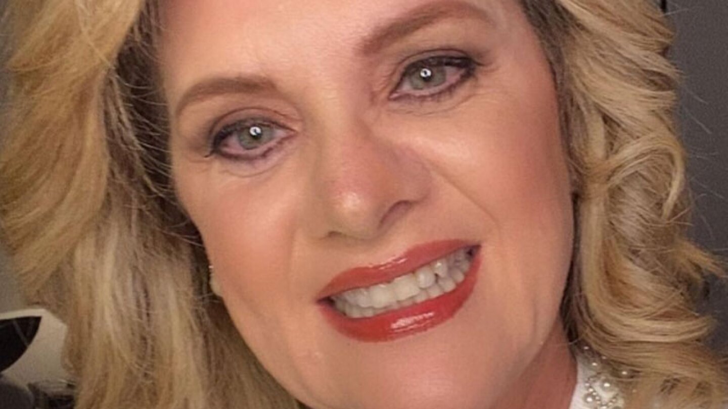 erika buenfil nuevo look castaña