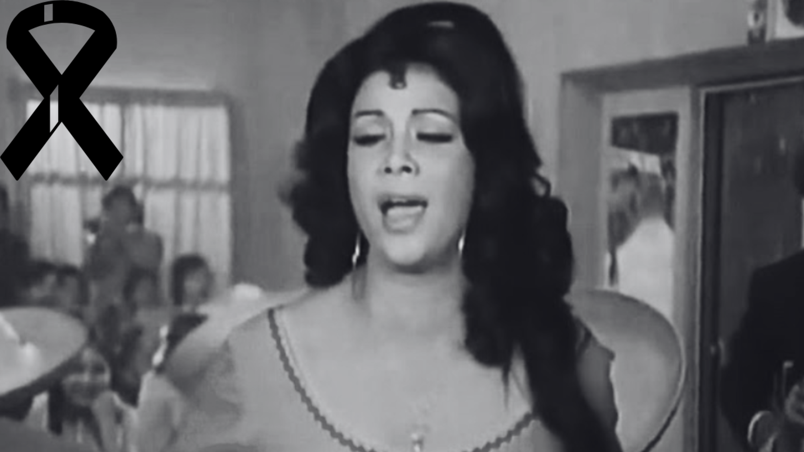 Amalía Macías moño