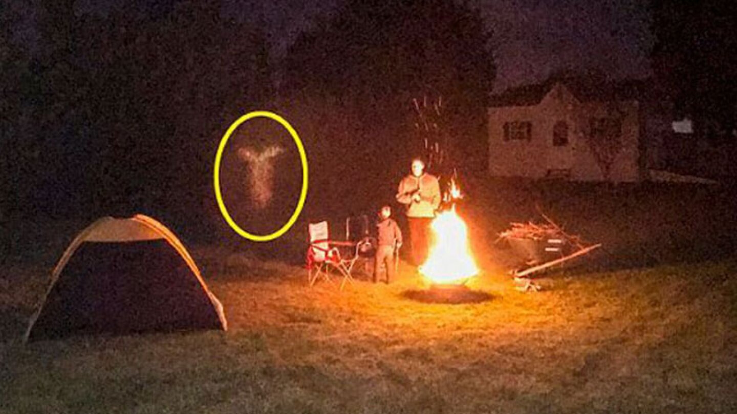 Fotografía su hijo y encuentra espeluznante figura de un ángel 