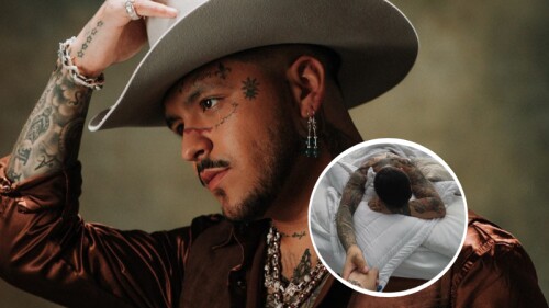 Christian Nodal publicó una foto donde deja ver su tatuaje.
