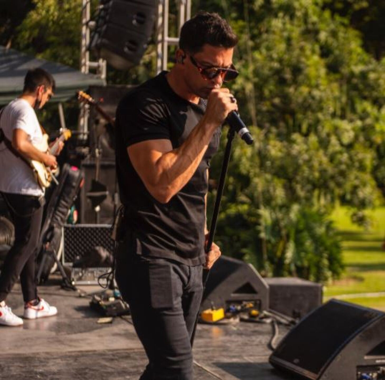 Tiene mucho trabajo.