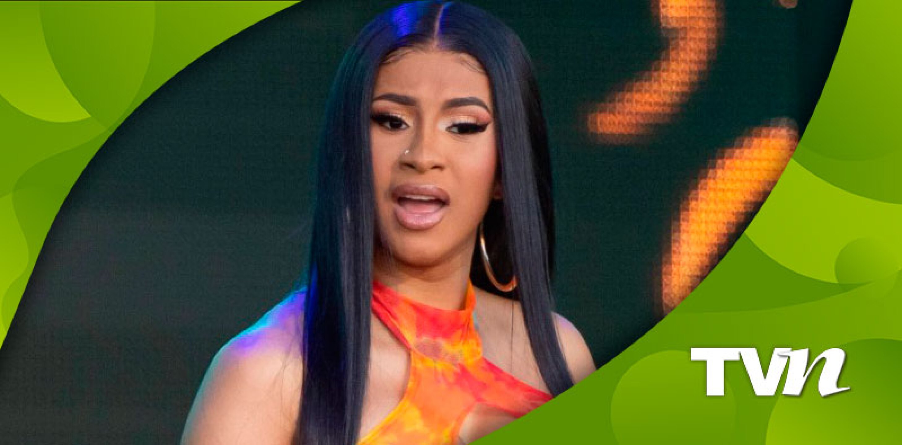 La cantante dio a conocer su nueva cirugía estética y algo más: "No puedo nadar, así que compré estas t3t4s".