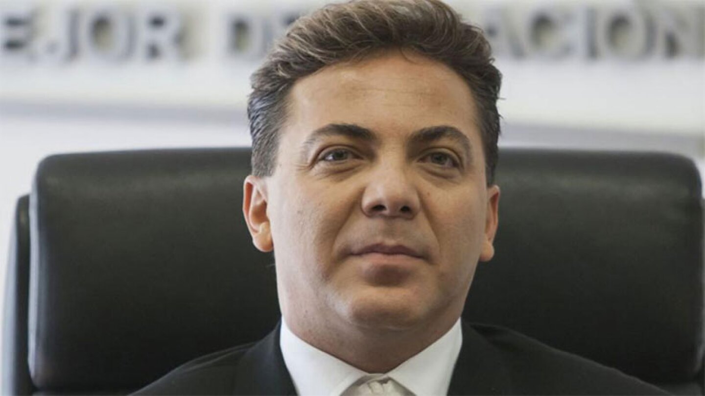 Cristian Castro aparece con ¿nueva novia?