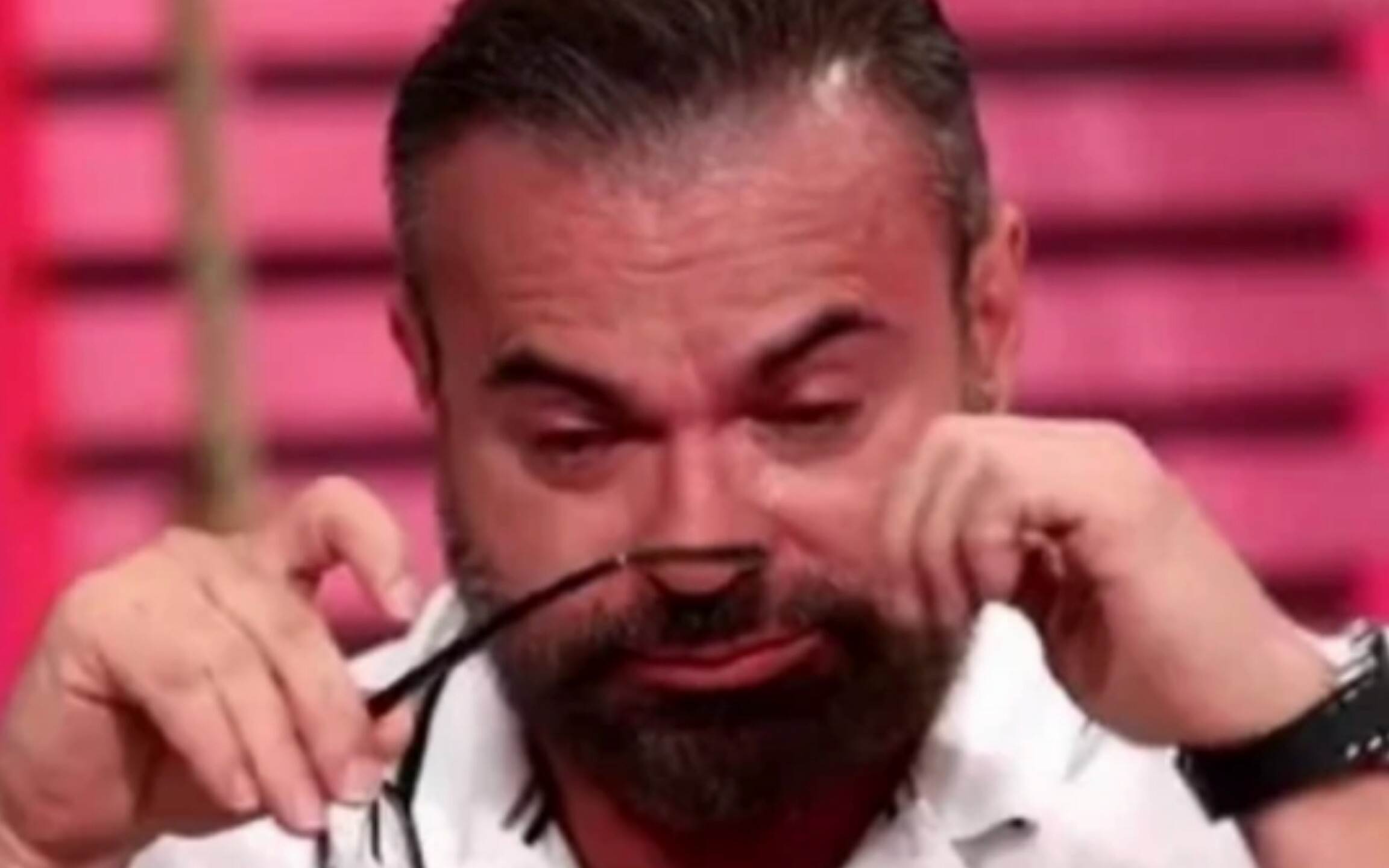 Marco Chacón, esposo de Maribel Guardia, llora al recordar la muerte de Julián Figueroa