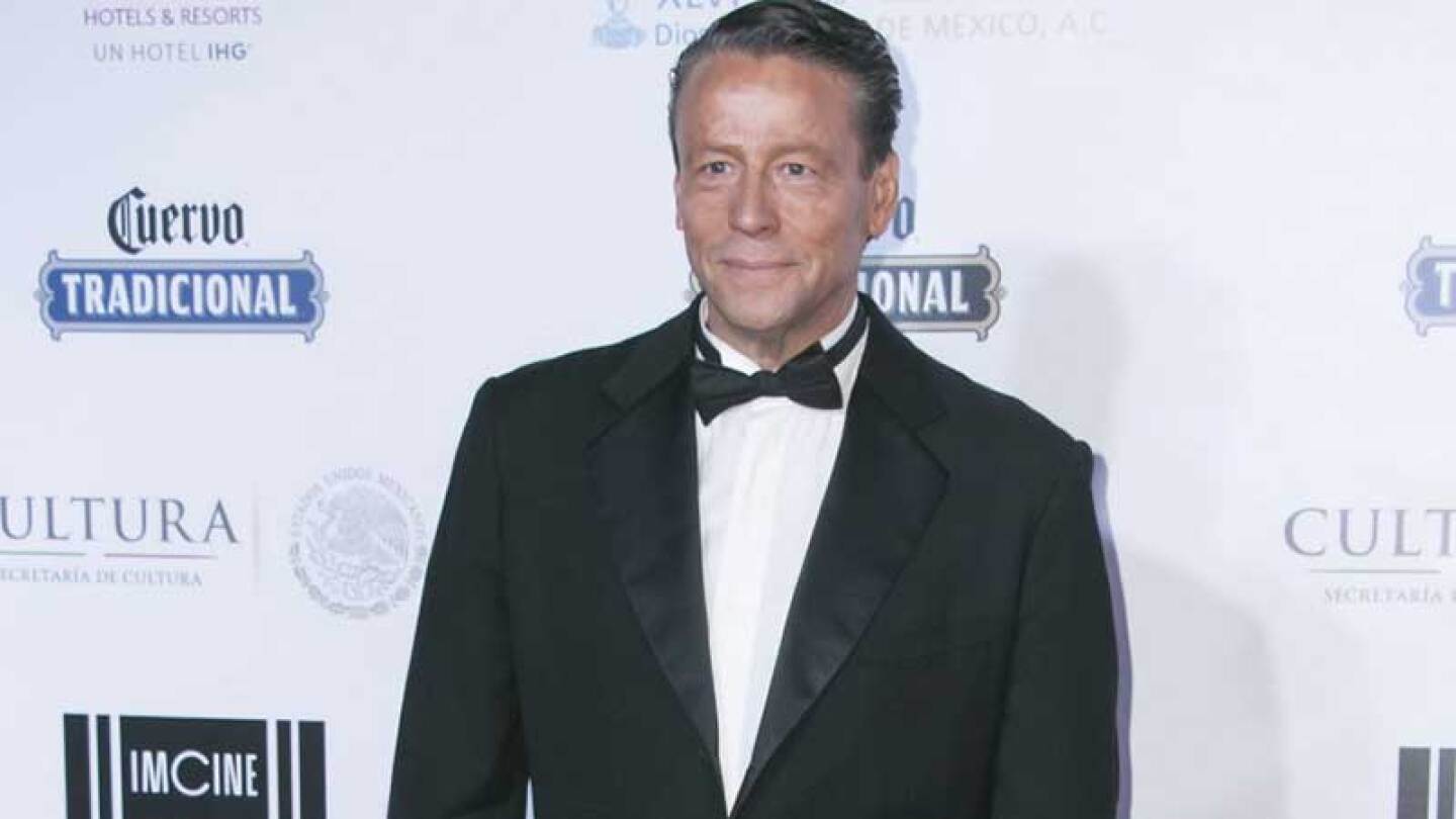 Alfredo Adame estrena nuevo romance.