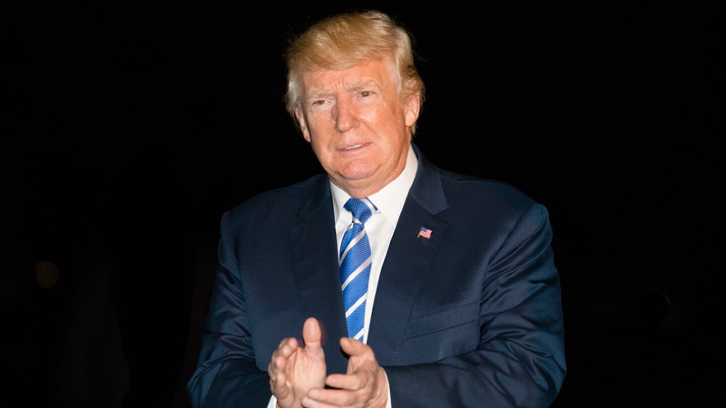 El menor de los Trump sufre crisis por fotografía de su papá decapitado.
