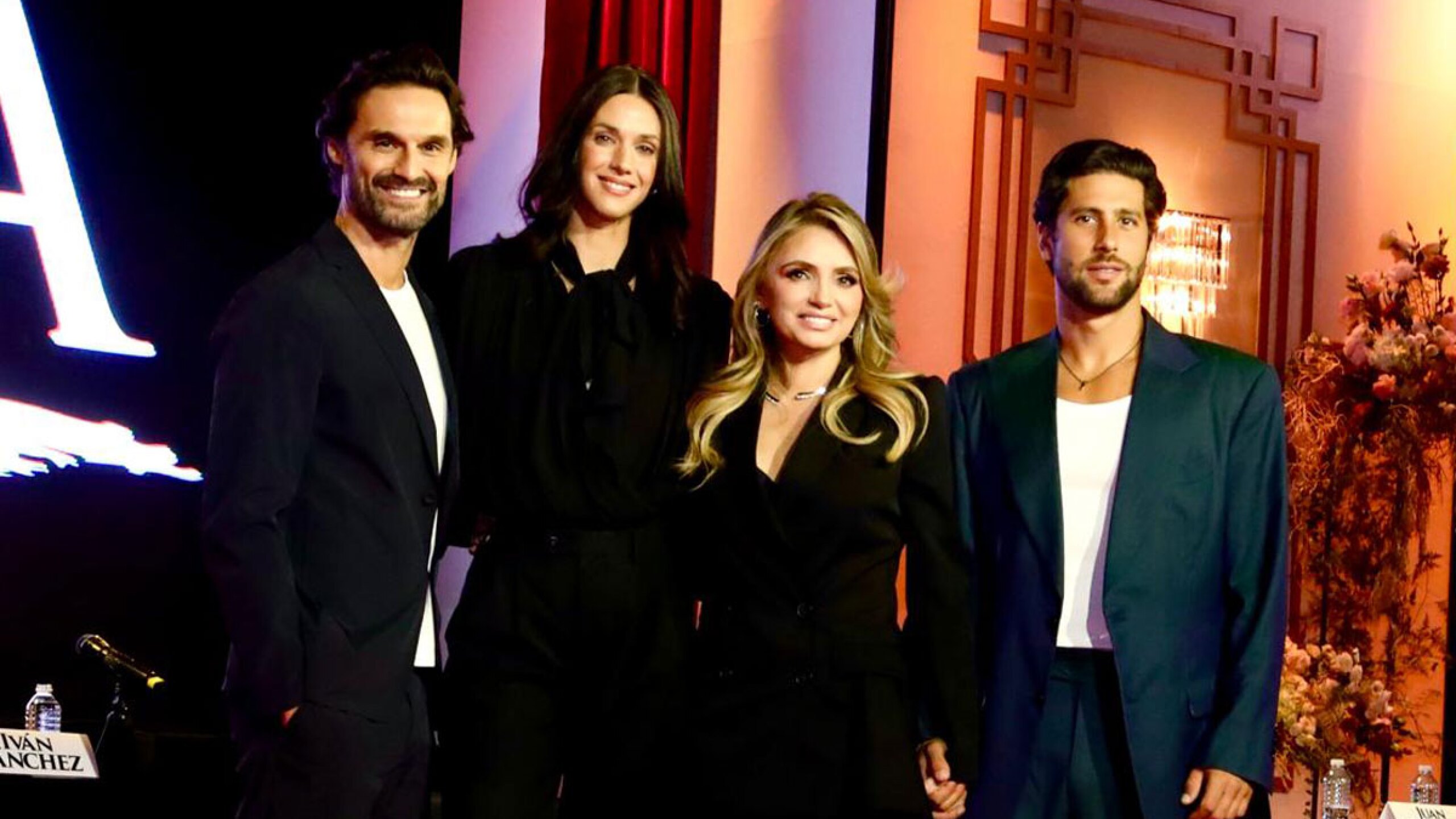 Con esa misma mirada elenco