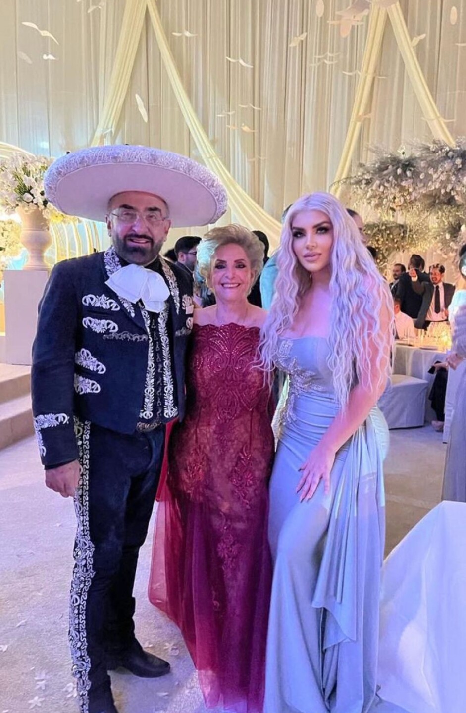 cuquita abarca con vicente jr hijo y mariana gonzález