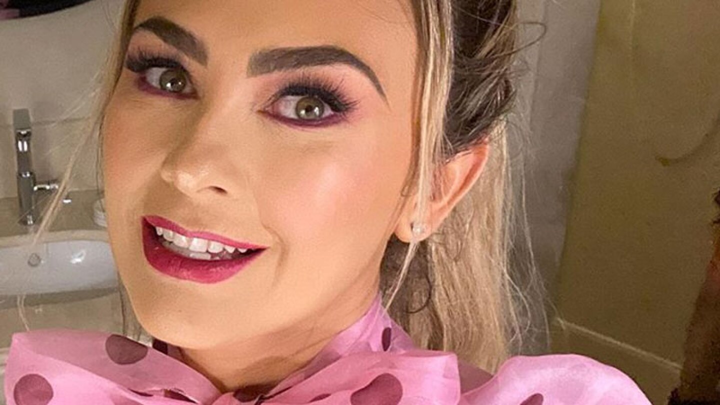 Aracely Arámbula comparte foto de la infancia, y se ve preciosa