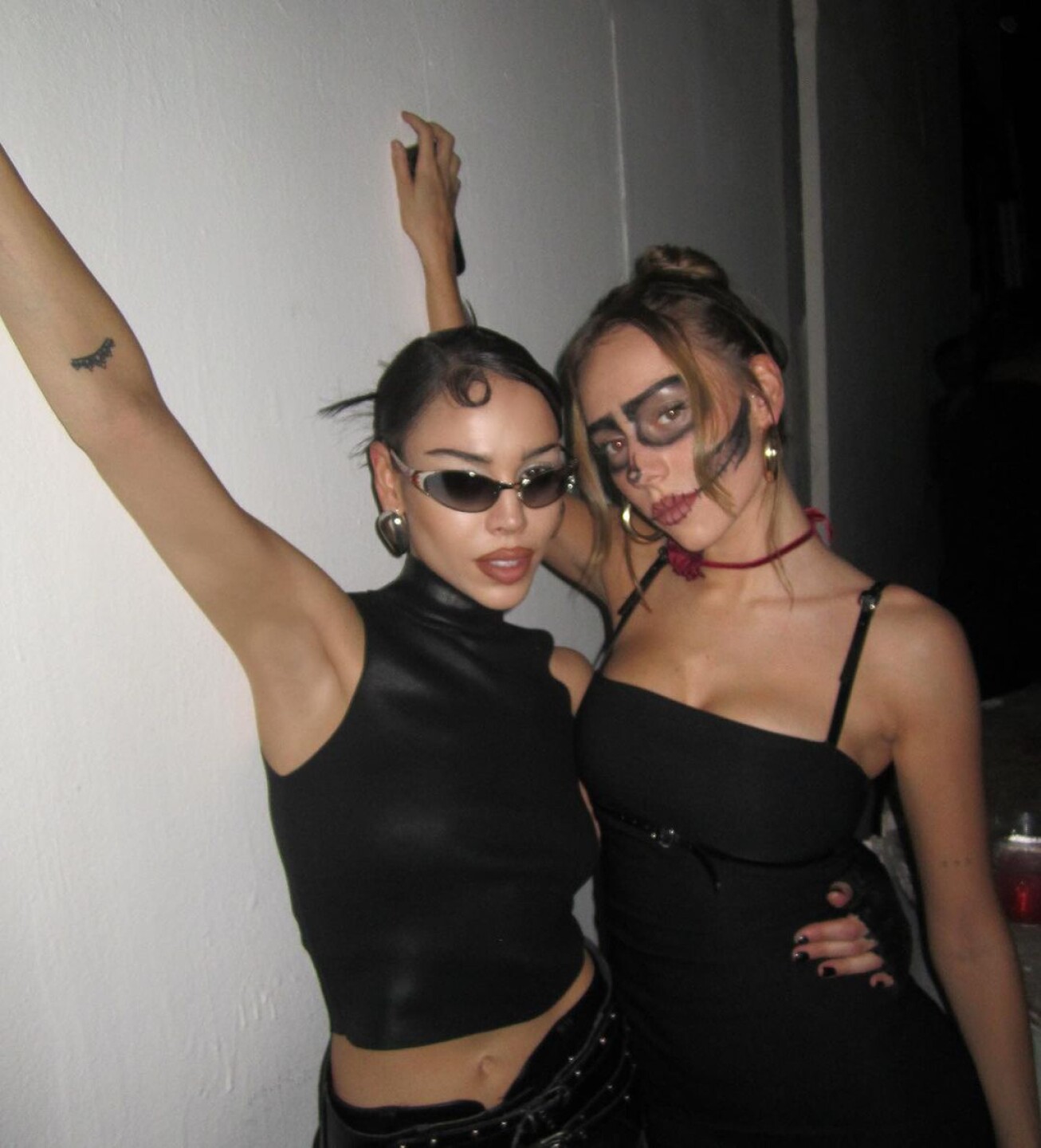 Danna Paola se reencuentra con su crush, Ester Expósito! y celebran juntas Halloween