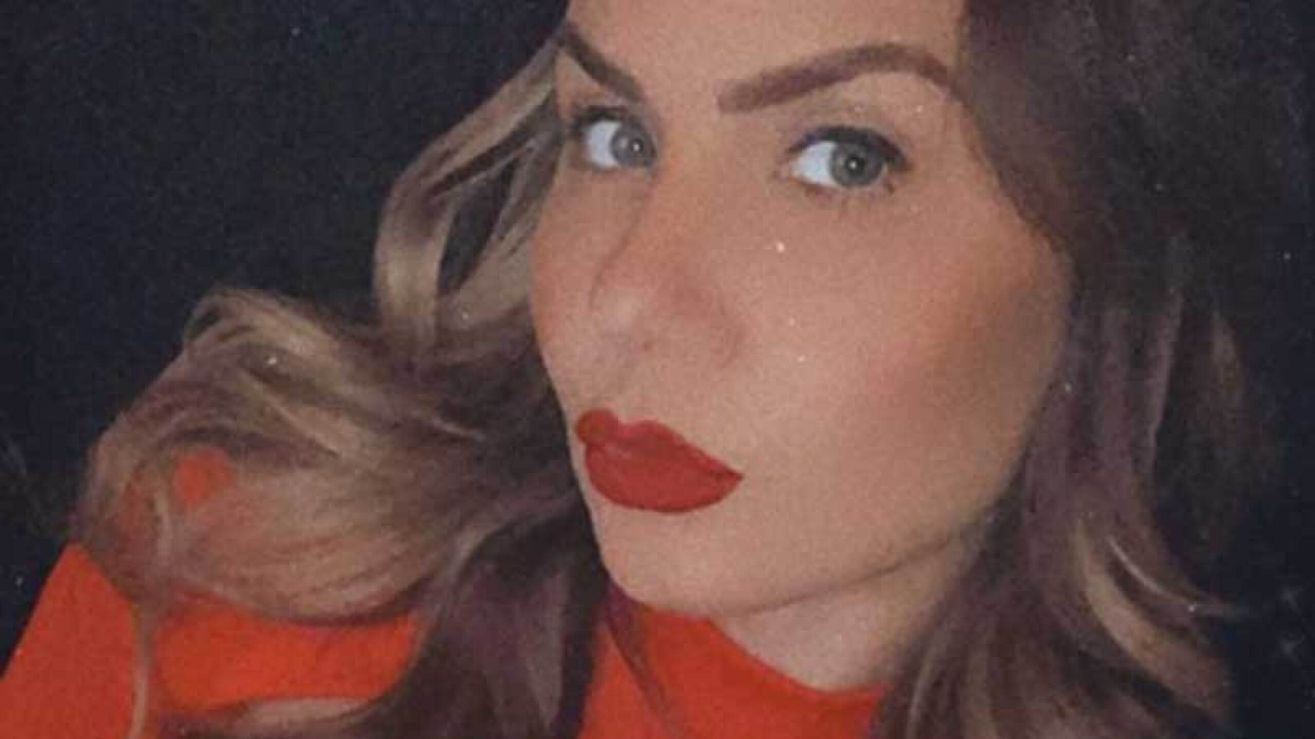 Michelle Vieth se encuentra de manteles largos