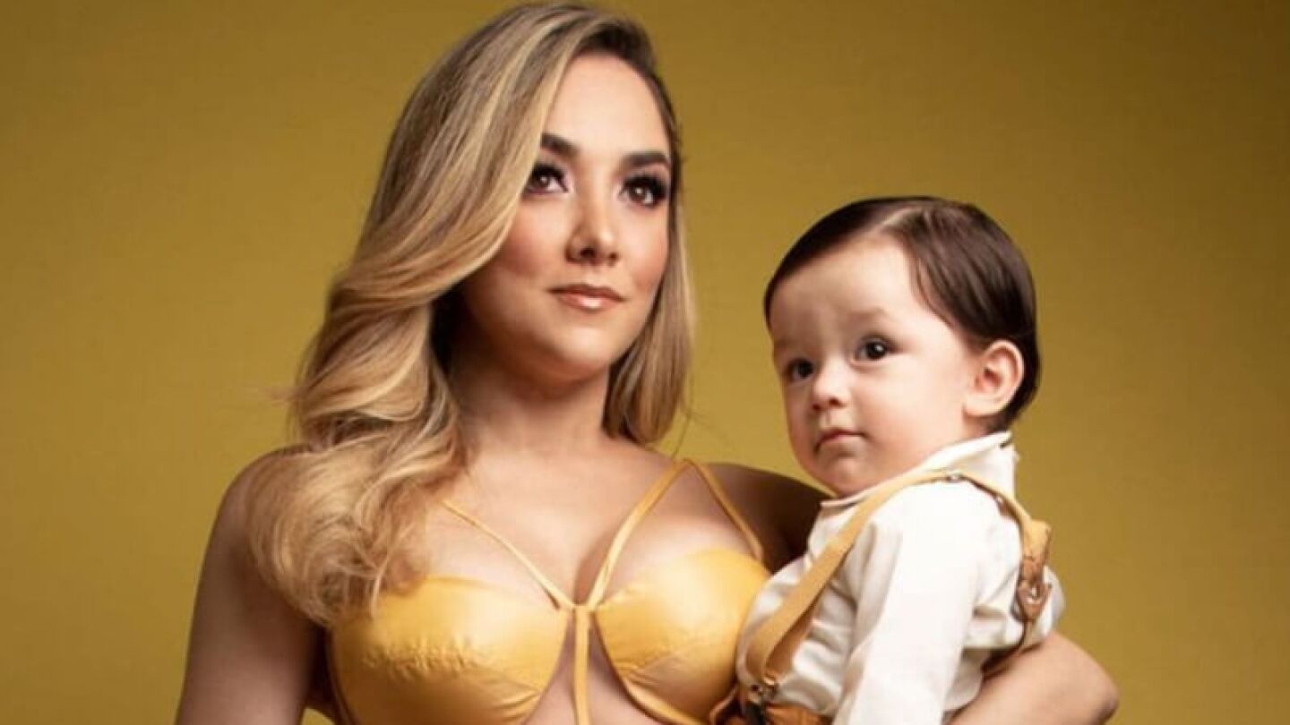 Hijo de Sherlyn toca el piano a su corta edad