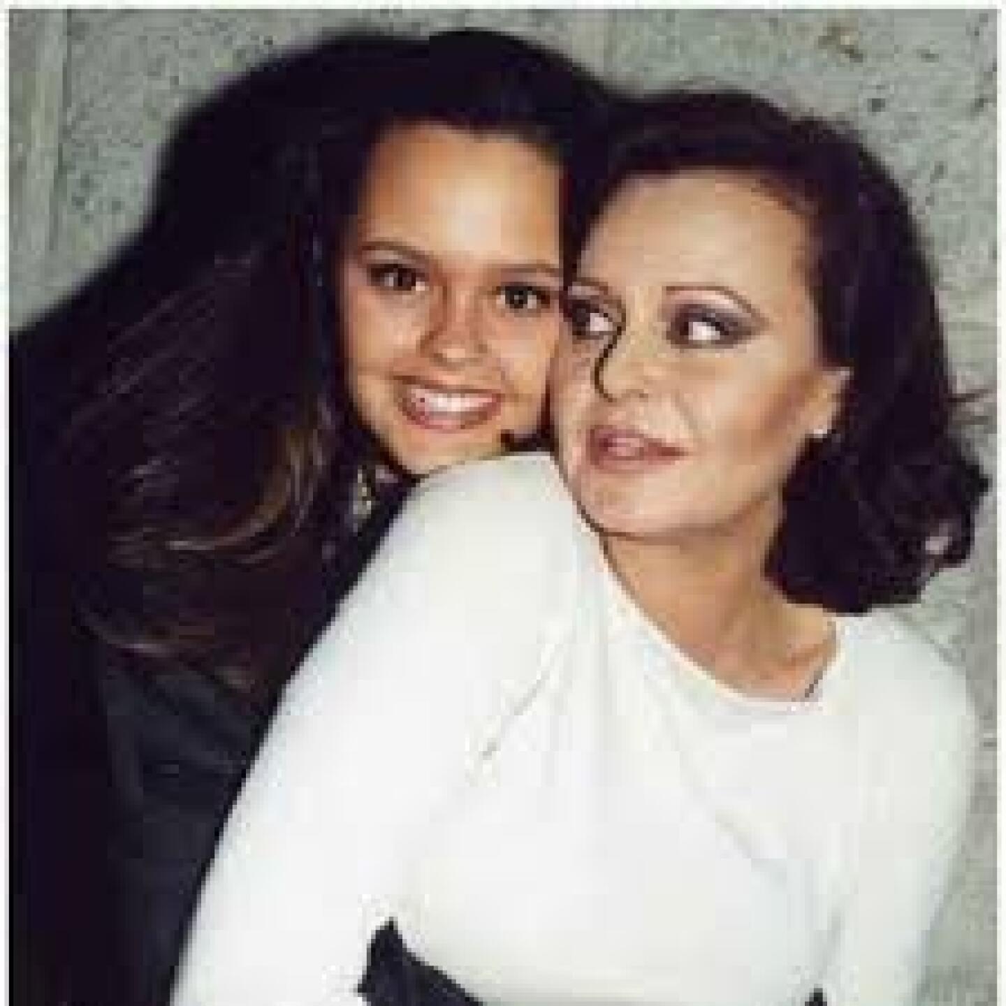 Shaila Dúrcal prepara documental sobre la carrera de Rocío Dúrcal a 18 años de su fallecimiento