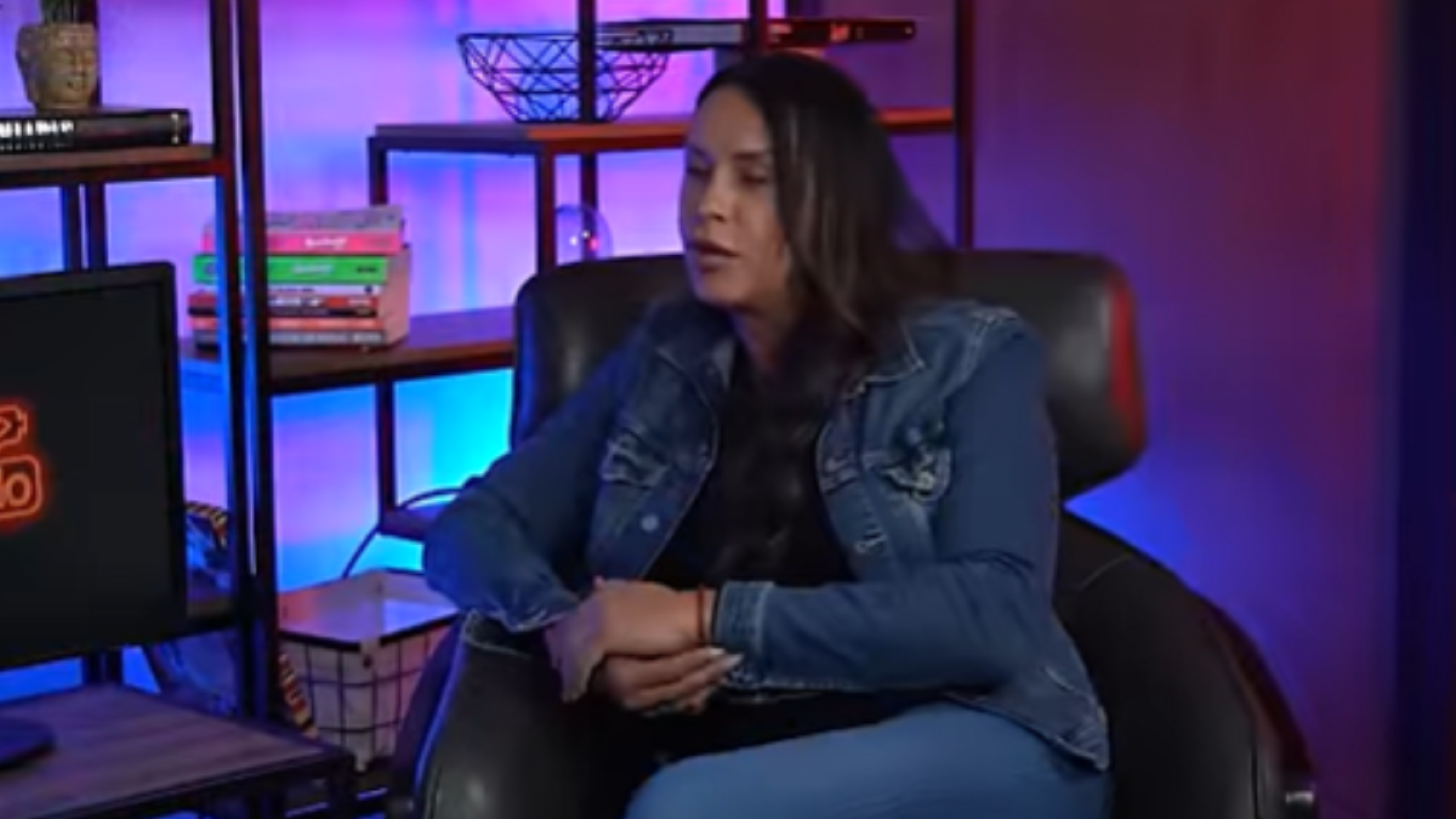 Karla Sofía Gascón con Yordi Rosado