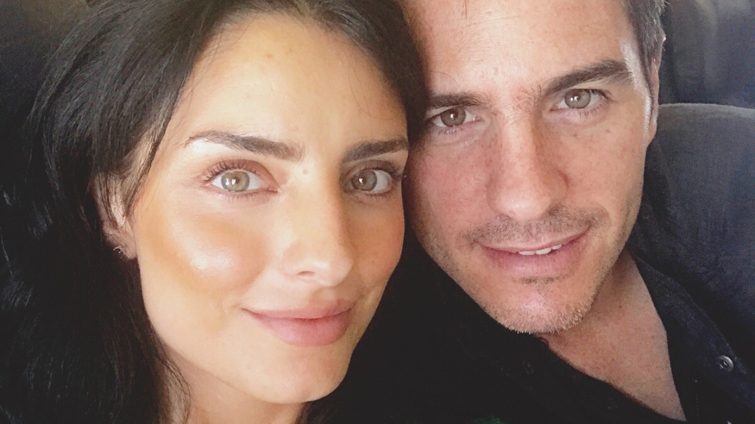 Mauricio Ochmann y Aislinn Derbez navidad