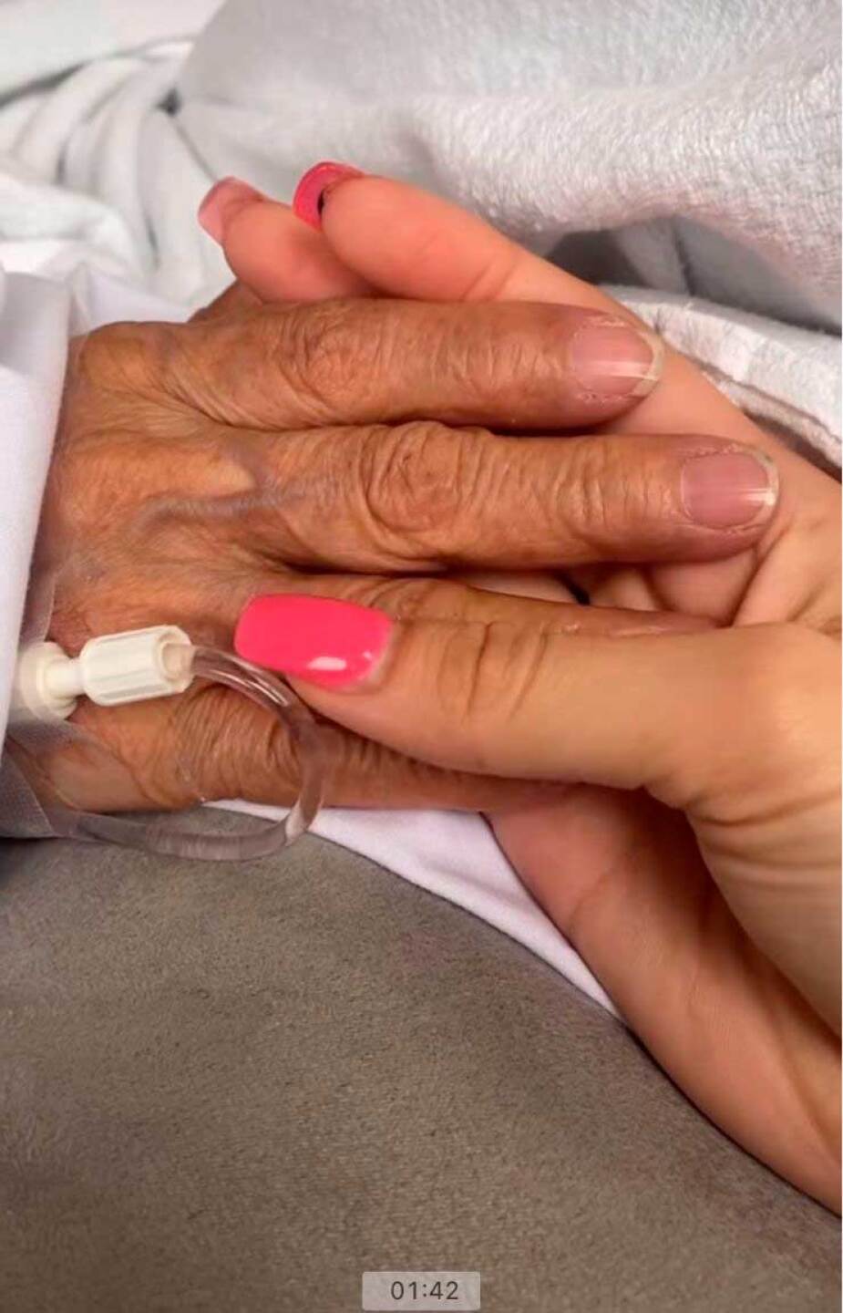 La bebeshita le dijo adiós a su abue