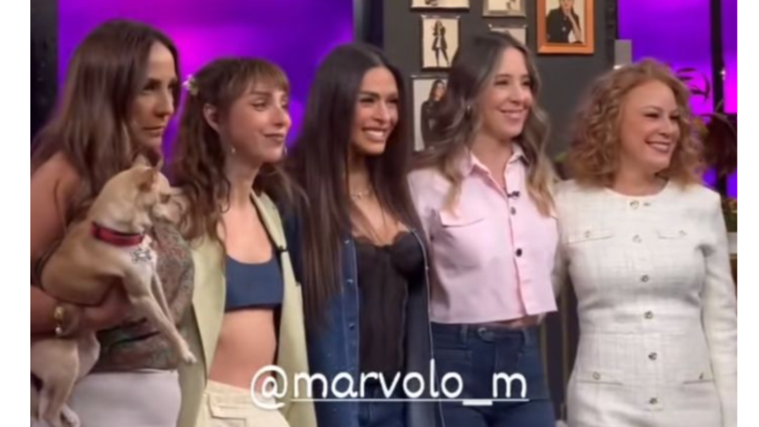Consuelo Duval junto a las Netas divinas