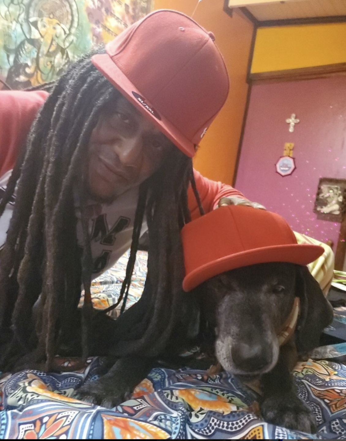 Tego Calderon y su perrito
