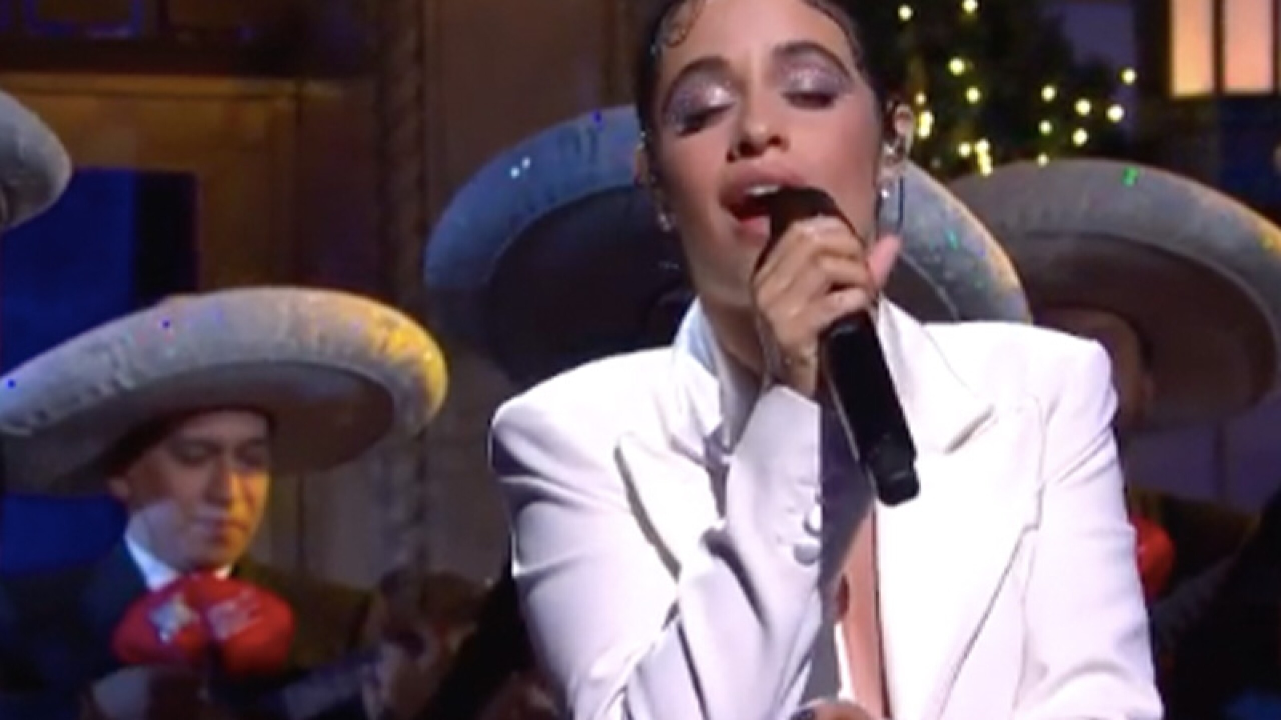 La cantante compartió por medio de su cuenta de Instagram su interpretación con mariachi.