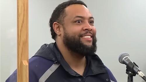 Dominicano no paga multa de 500 dólares gracias a sus pasos de bachata