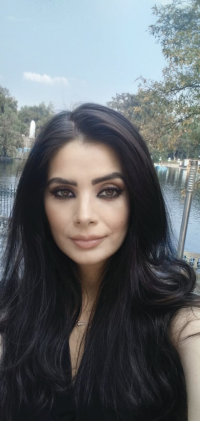 Rebeka Zebrekos foto