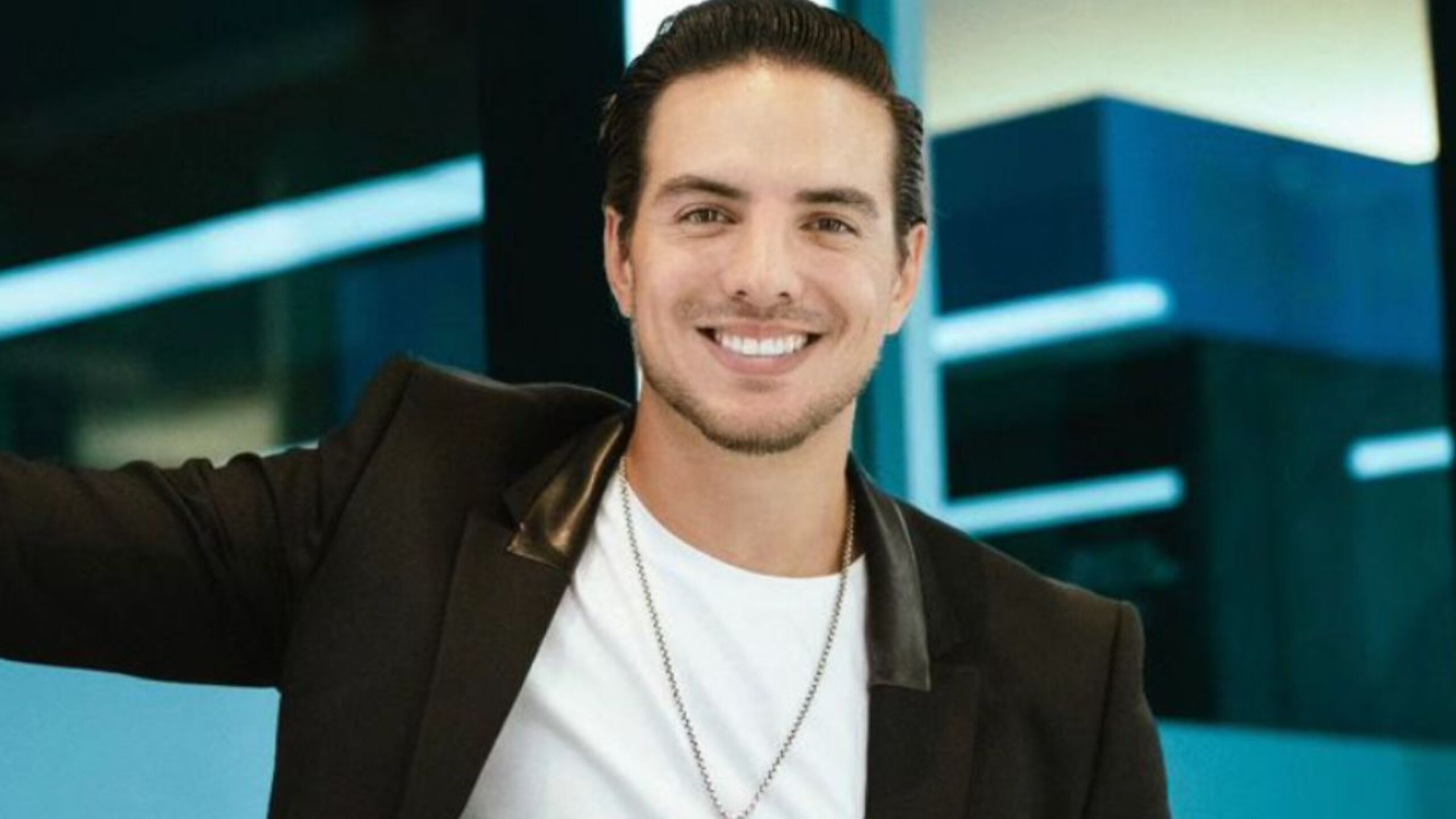 Vadhir Derbez