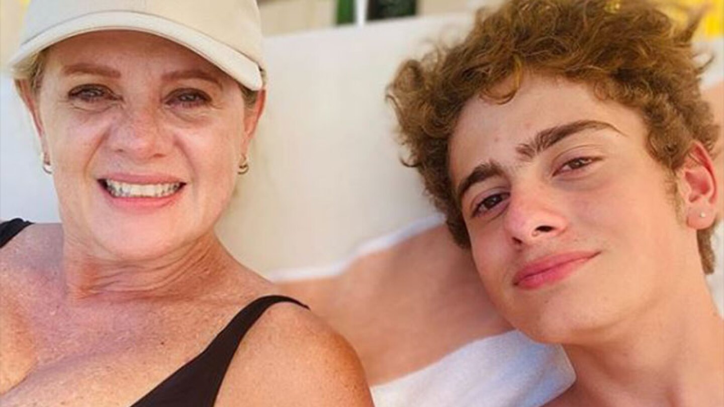 Erika Buenfil y su hijo.