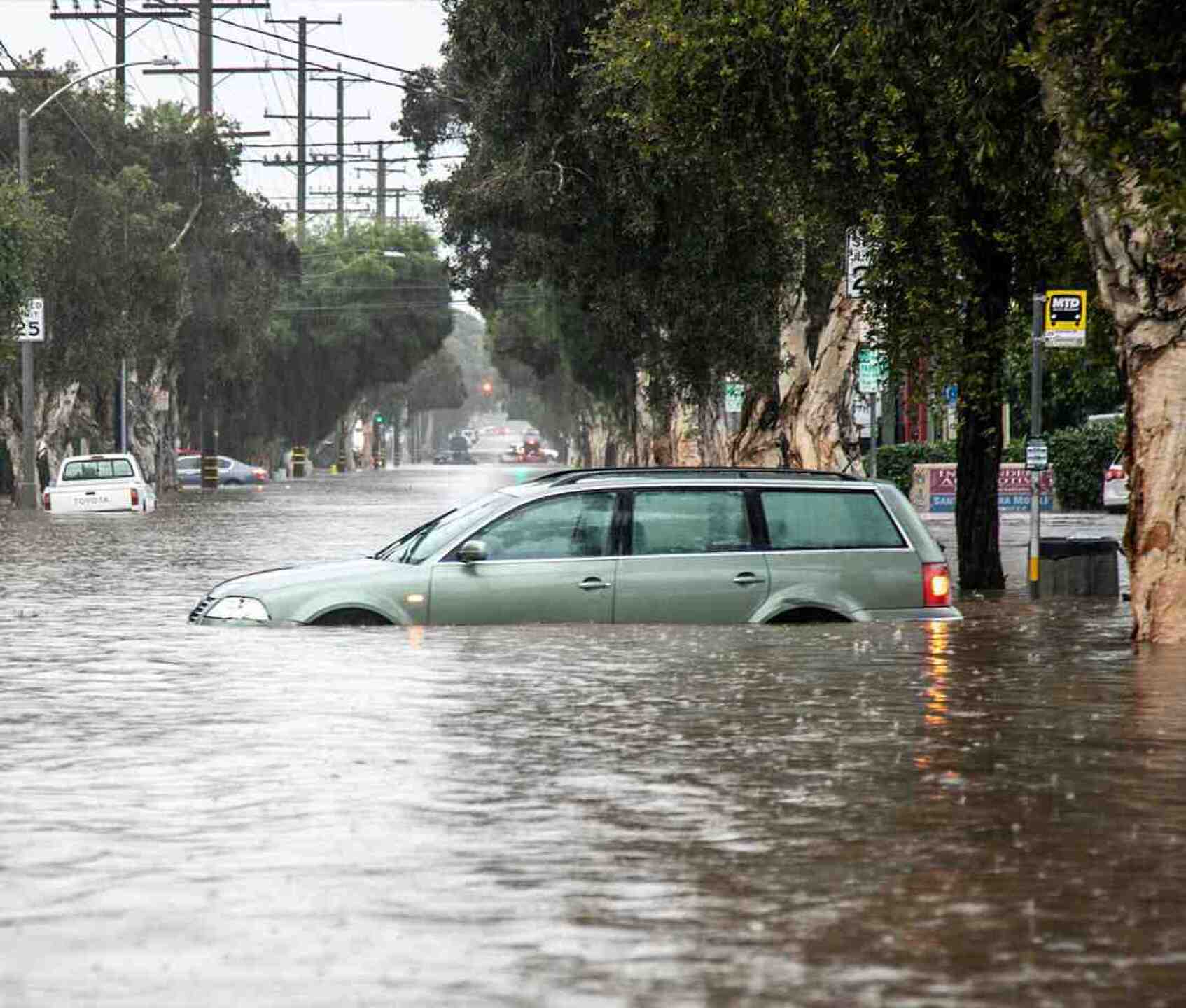 Inundaciones en California ordena evacuar a Famosos; Ellen Degeneres evidencia lo ocurrido