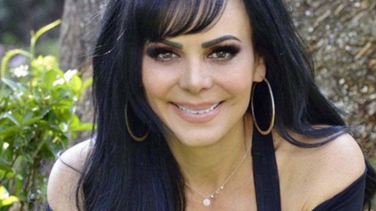 Maribel Guardia celebra 3 millones de seguidores con bikinazo