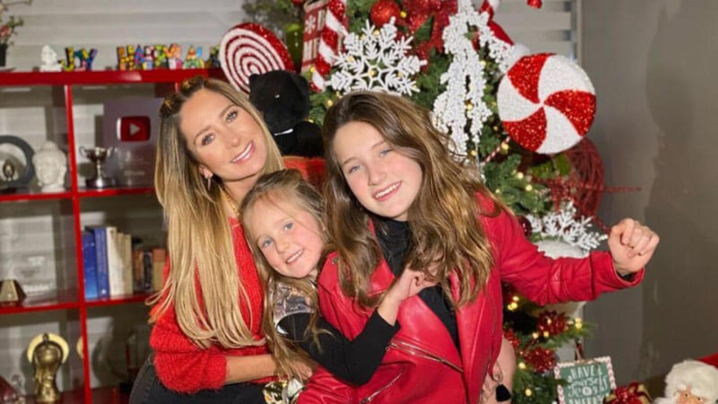 Geraldine Bazán adelanta cena de Navidad con sus hijas 