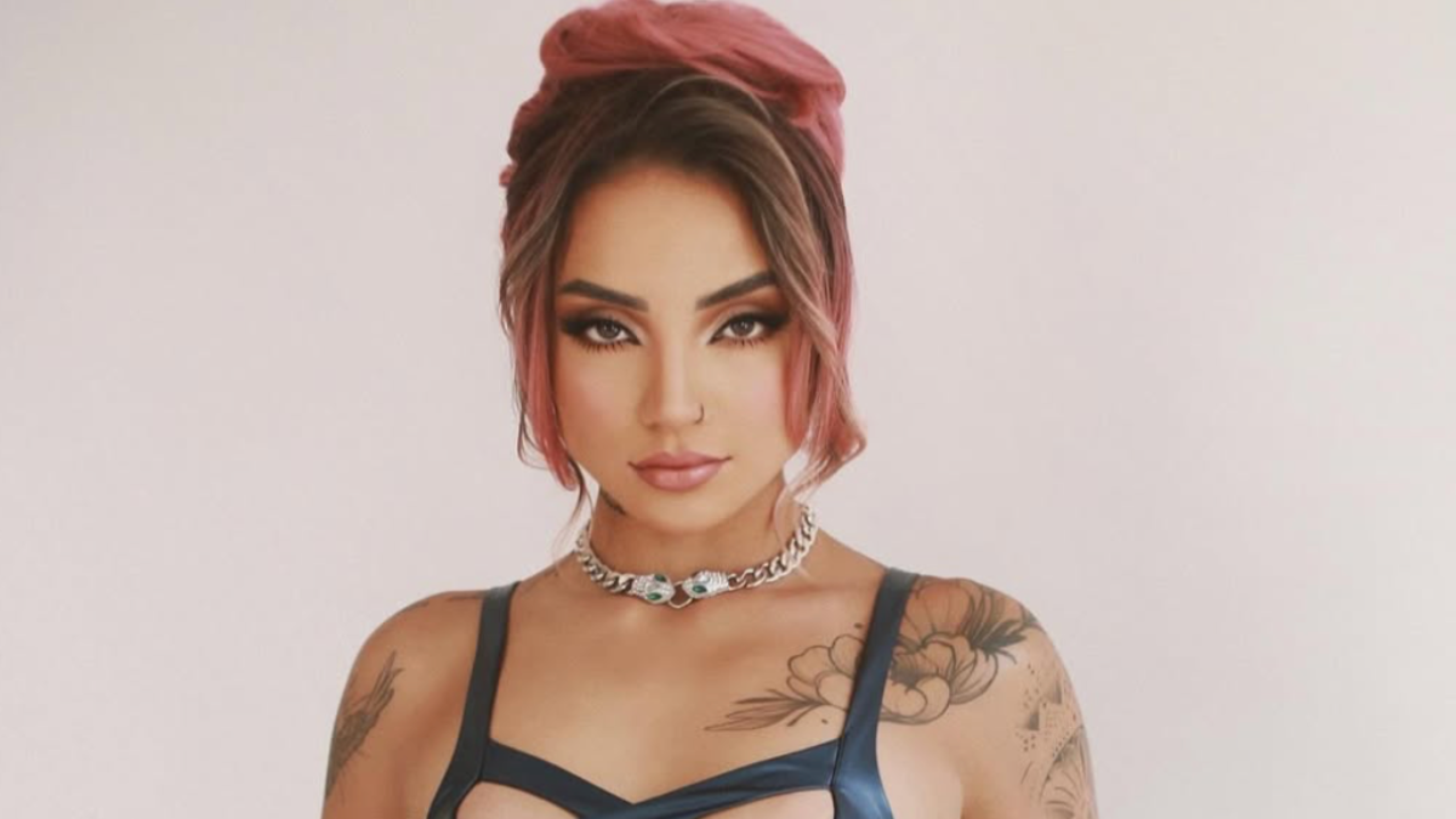 Leslie Gallardo se retiró´de una entrevista tras preguntarle sobre su exnovio Emilio Osorio.