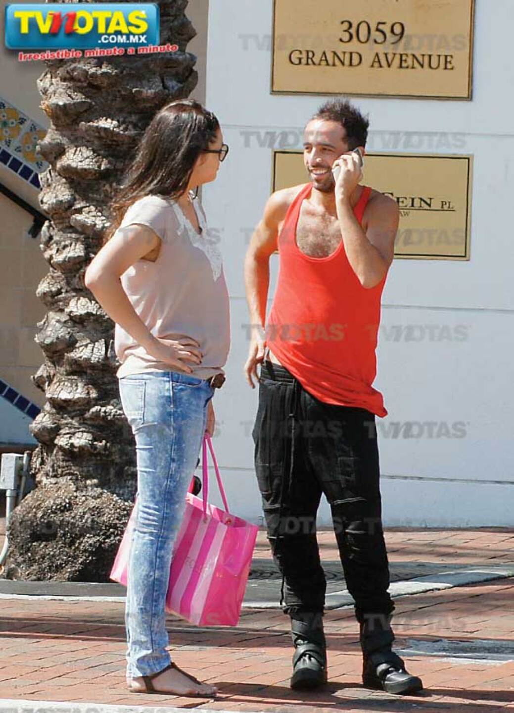 Yuridia se derrite al escuchar "Aléjate de mí", canción que le dedicó su ex Mario Domm