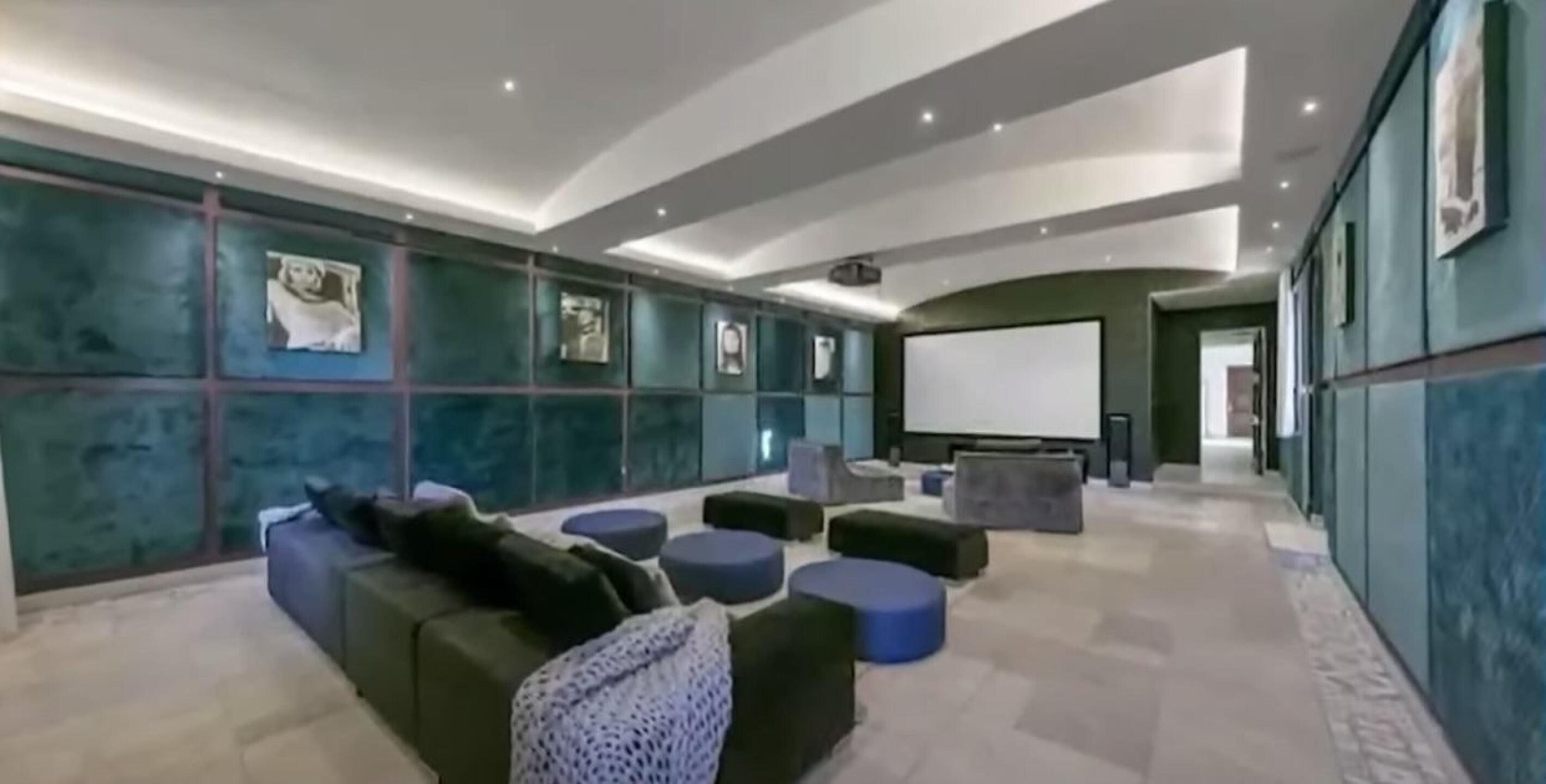 Así es el cine en casa que tiene en su mansión