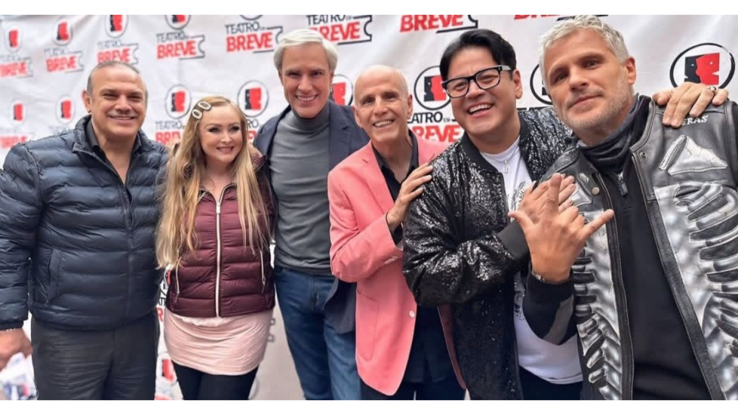 Paco Lalas con Héctor Soberón y actores en la nueva temporada de Teatro en breve