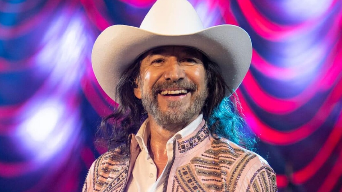 Marco Antonio Solís, 'El Buki', da cátedra hablando francés ¡¿Tiembla Doulingo?!