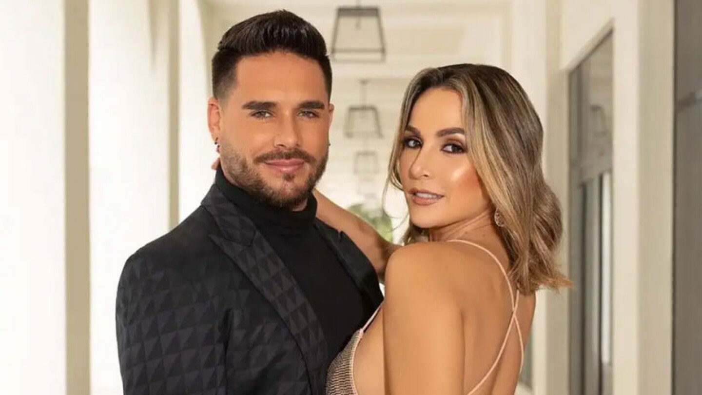 Sebastián Caicedo se divierte con mujer que no es su esposa