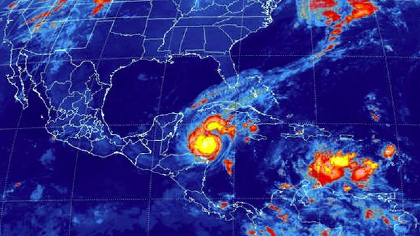 Habilita Sedesol más de mil refugios en Quintana Roo por 'Rina'