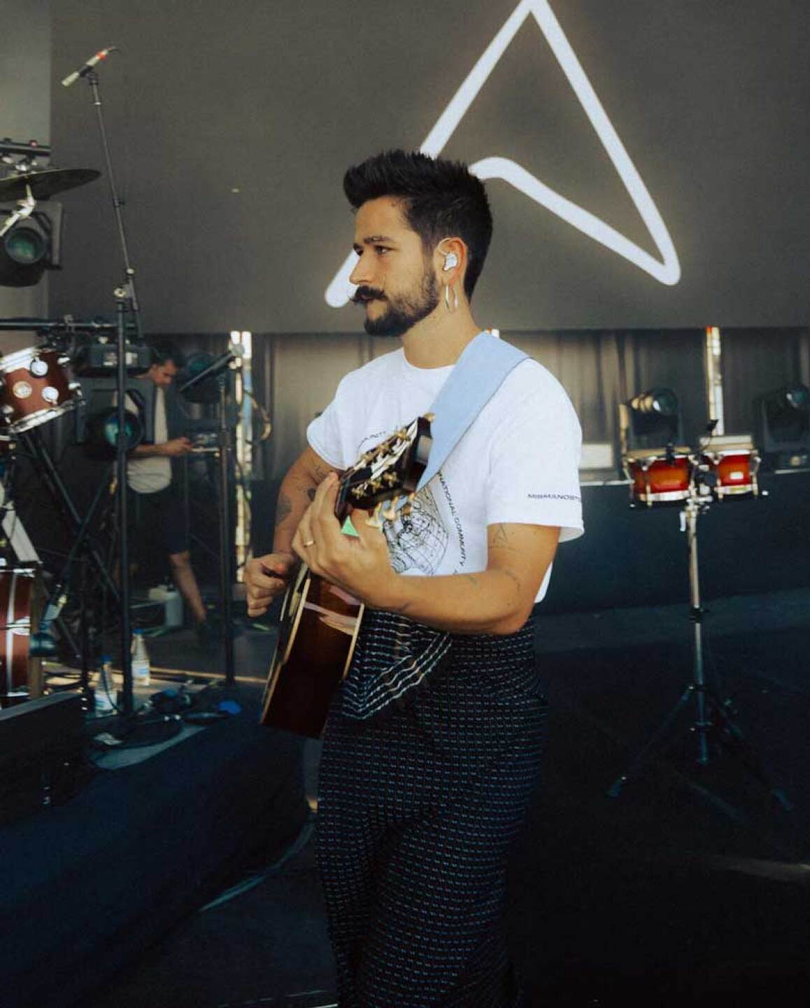 Camilo reprogramará concierto al dar positivo a Covid