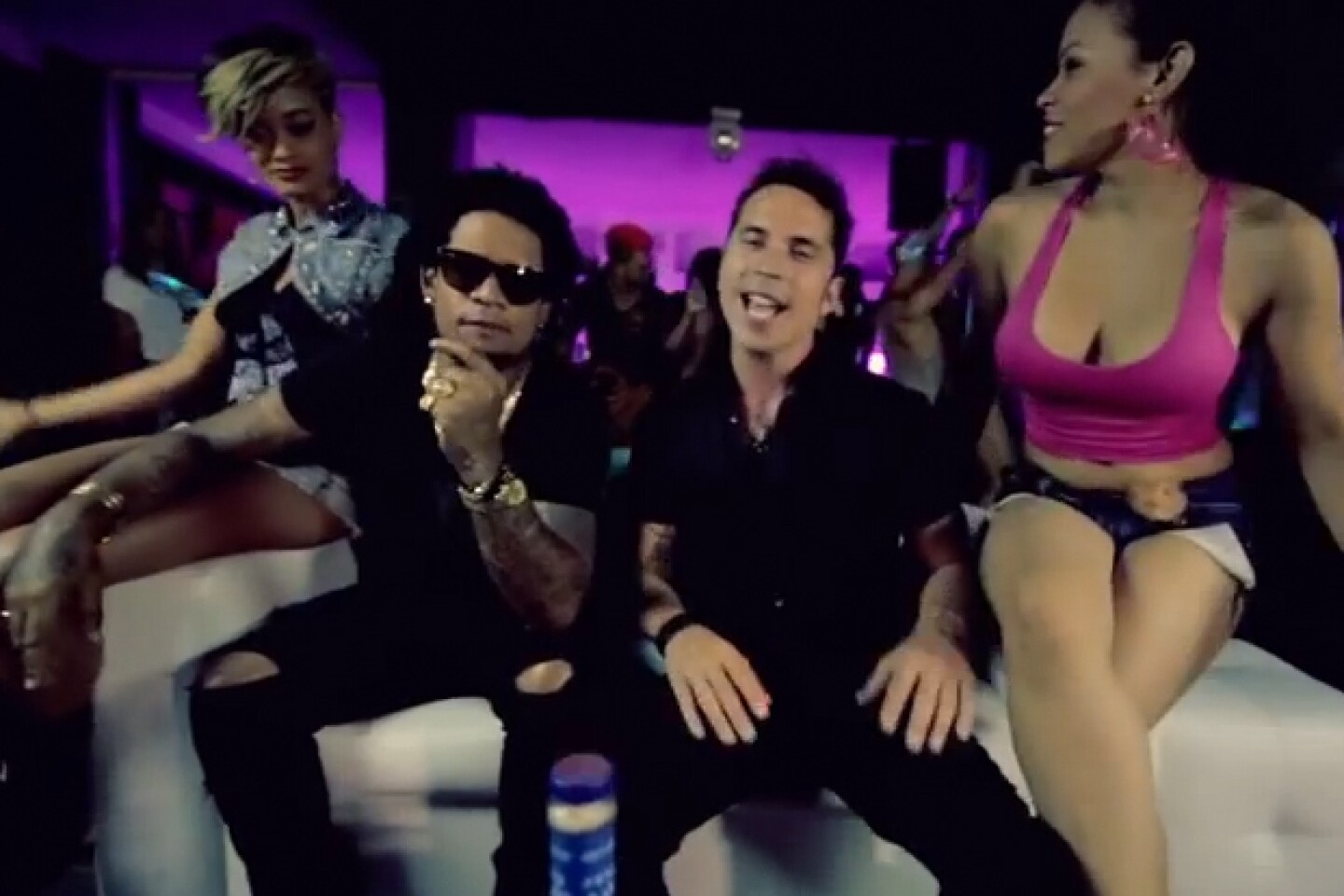 Jose Montoro y Vakeró interpretana a dueto el tema Sexy Love, el cual superó las 40 mil visitas en YouTube en 3 días.