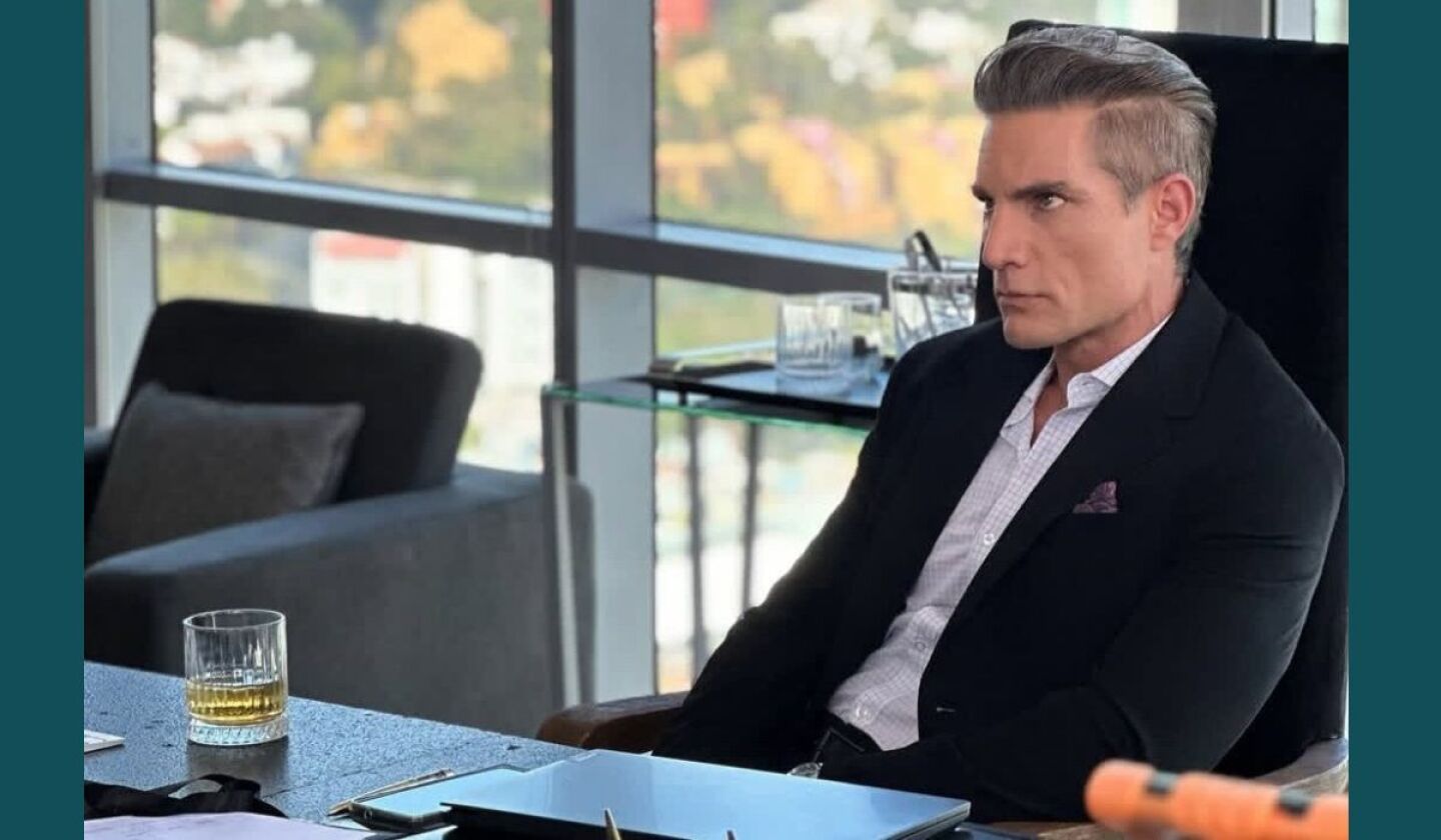 Víctor González en la telenovela A.mar