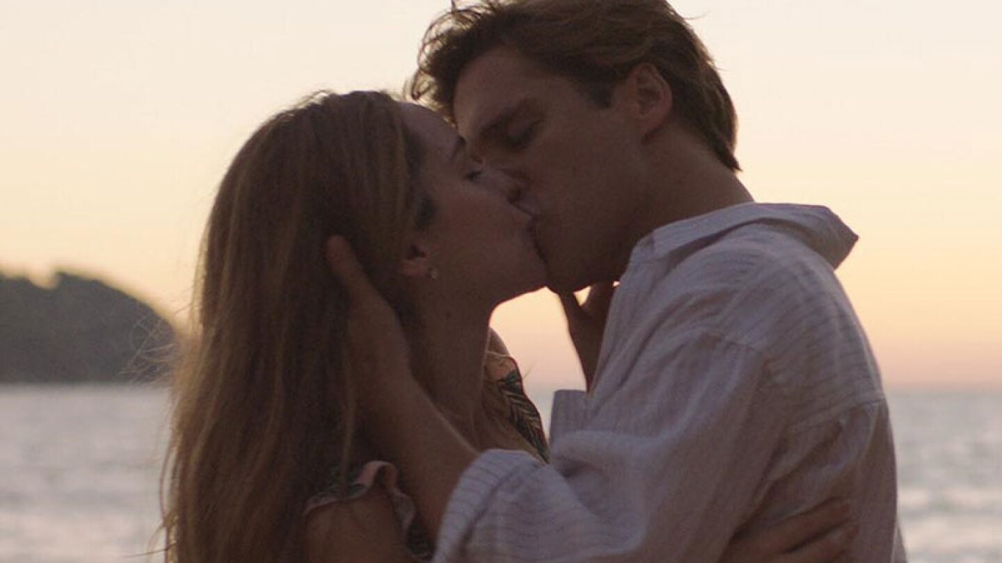 Diego boneta camila sodi romance