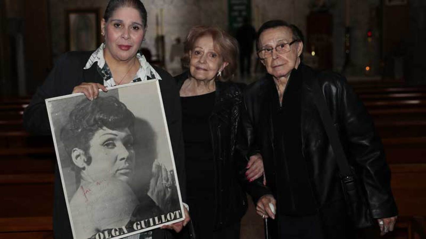 Llevaron a la ceremonia una gran foto de la cantante.