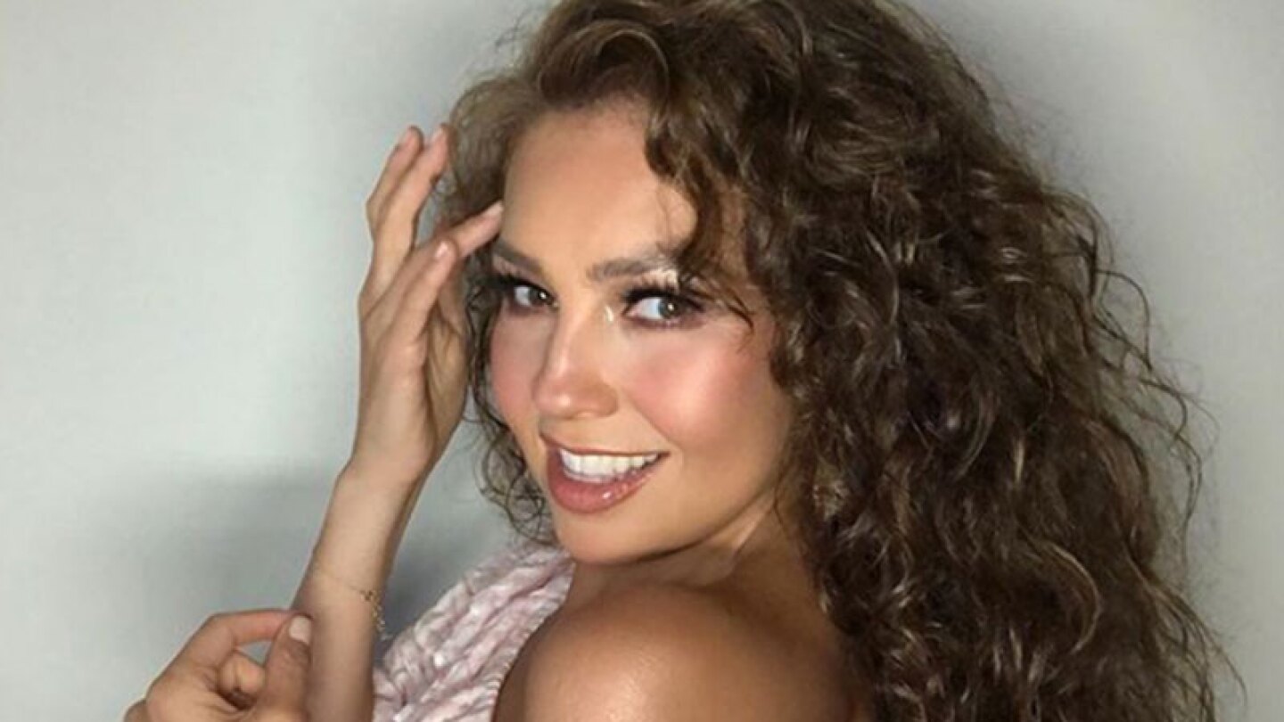 Thalía le juega tremenda broma a su esposo Tommy Mottola y este salió corriendo