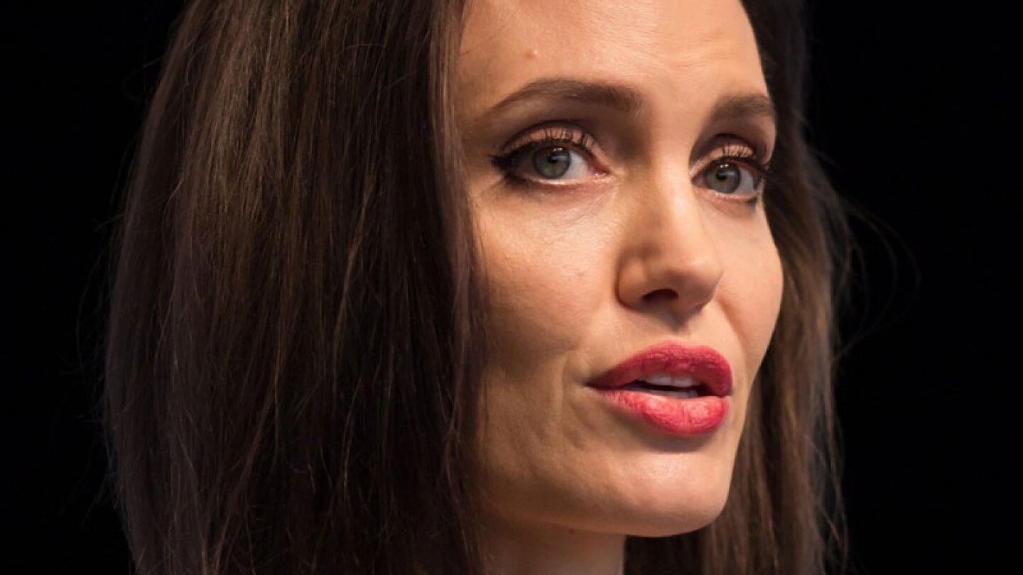 Angelina Jolie n