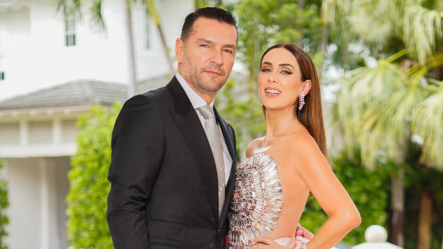 Jacky Bracamontes y su esposo Martín