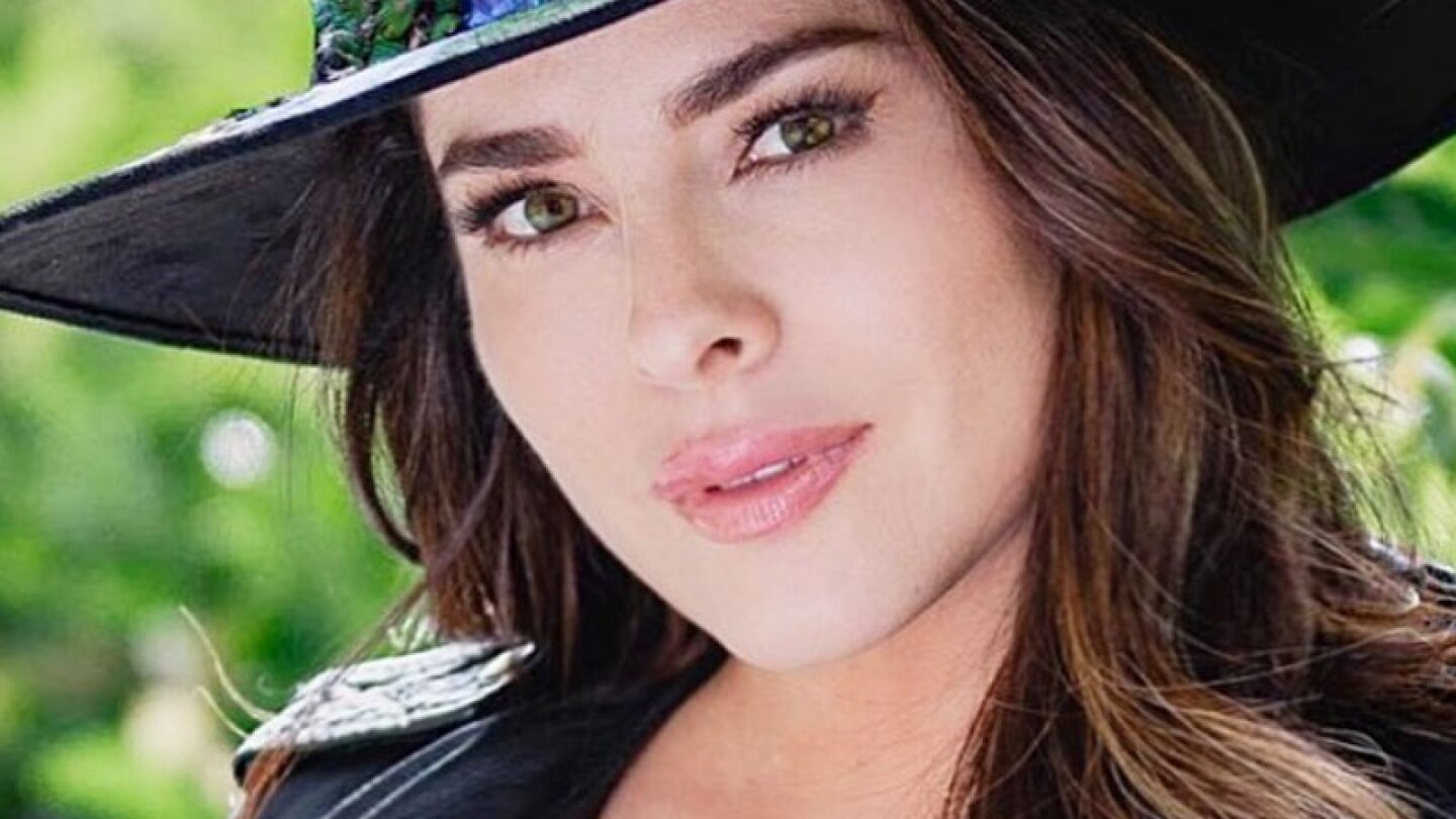 Danna García Covid-19